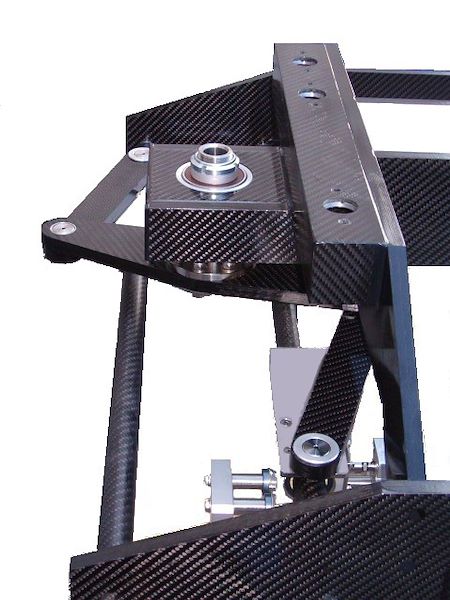 Pinza di presa in carbonio realizzata senza ausilio di stampi