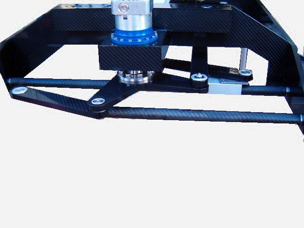 Pinza di presa in carbonio realizzata senza ausilio di stampi