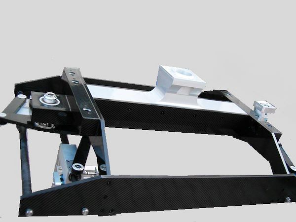 Pinza di presa in carbonio realizzata senza ausilio di stampi