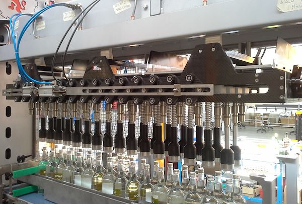 Pinza di presa in carbonio realizzata per macchina imballaggio