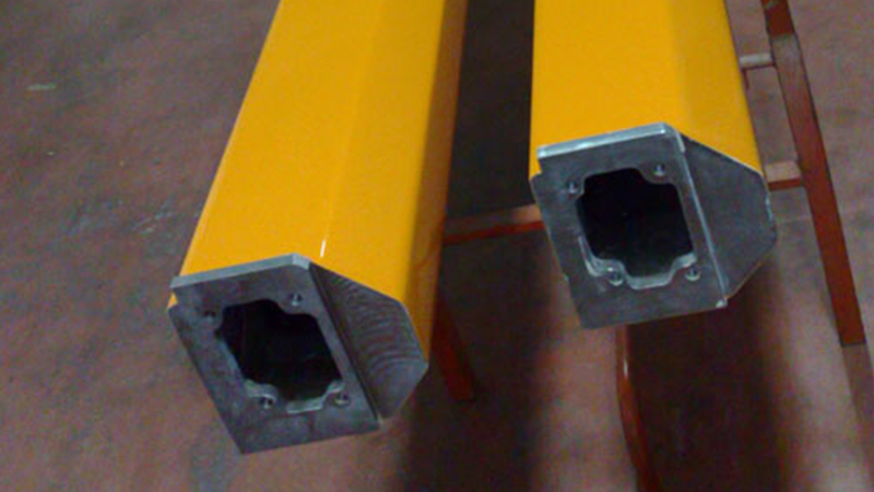 Travi in carbonio con terminali in acciaio